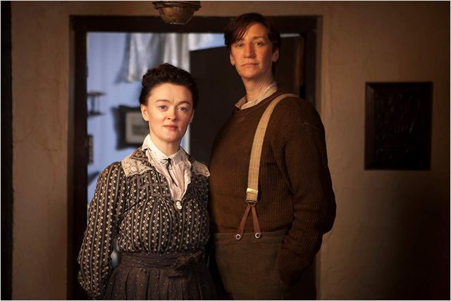Albert Nobbs -- Still3 (Bronagh Gallagher, Janet McTeer)