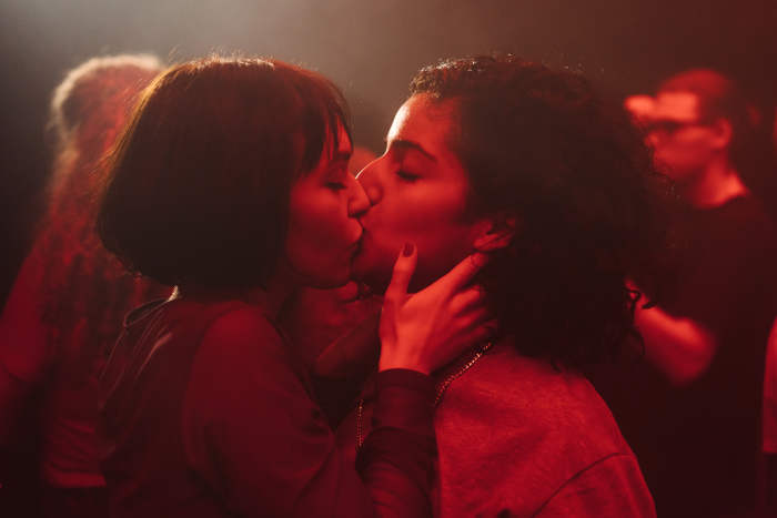 Loving Her | TV-Serie 2021-2023 -- lesbisch, LGBT im Fernsehen, Stream, alle Folgen, deutsch