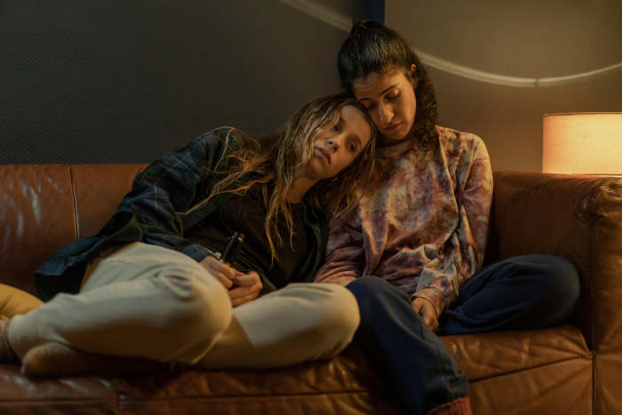 Loving Her | TV-Serie 2021-2023 -- lesbisch, LGBT im Fernsehen, Stream, alle Folgen, deutsch