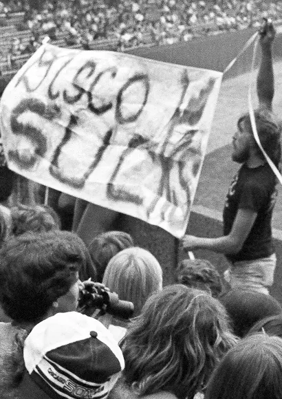 Plakat zum Stream "Disco sucks!" - Amerikas erster Kulturkampf (Dokumentation 2023) -- bis 29. Juli 2027 in der Mediathek